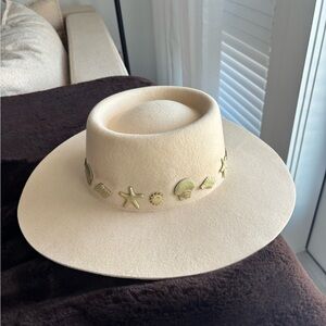 Lack of color seaside boater hat